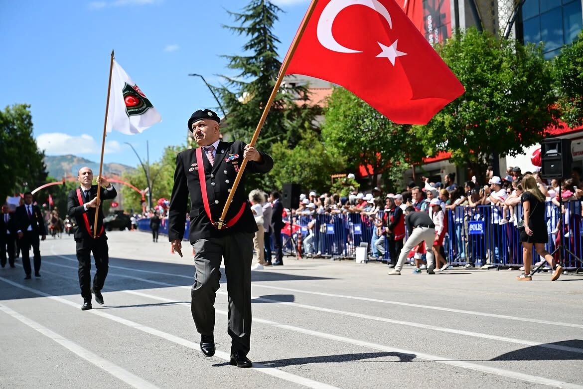 30 Ağustos Zaferi’nin 104. Yıl Dönümünü Isparta’mızda Büyük Bir Coşku Ve Gururla Kutladık. Düzen (7)