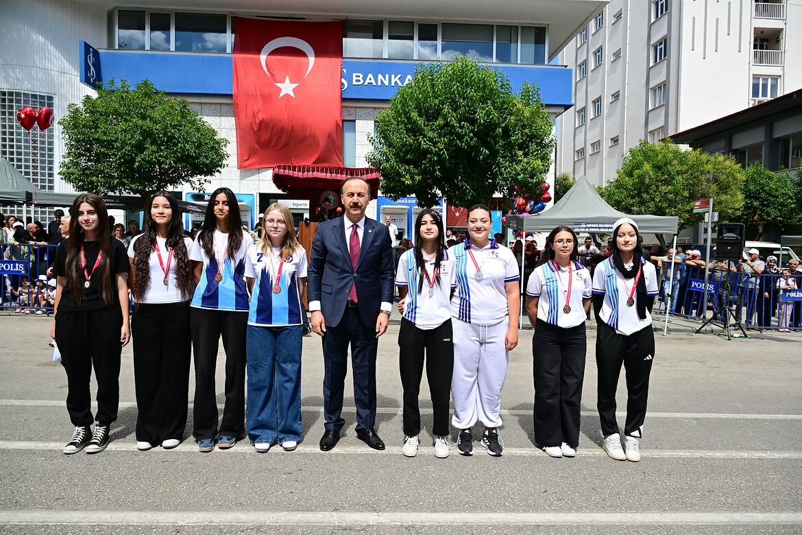 30 Ağustos Zaferi’nin 104. Yıl Dönümünü Isparta’mızda Büyük Bir Coşku Ve Gururla Kutladık. Düzen (8)