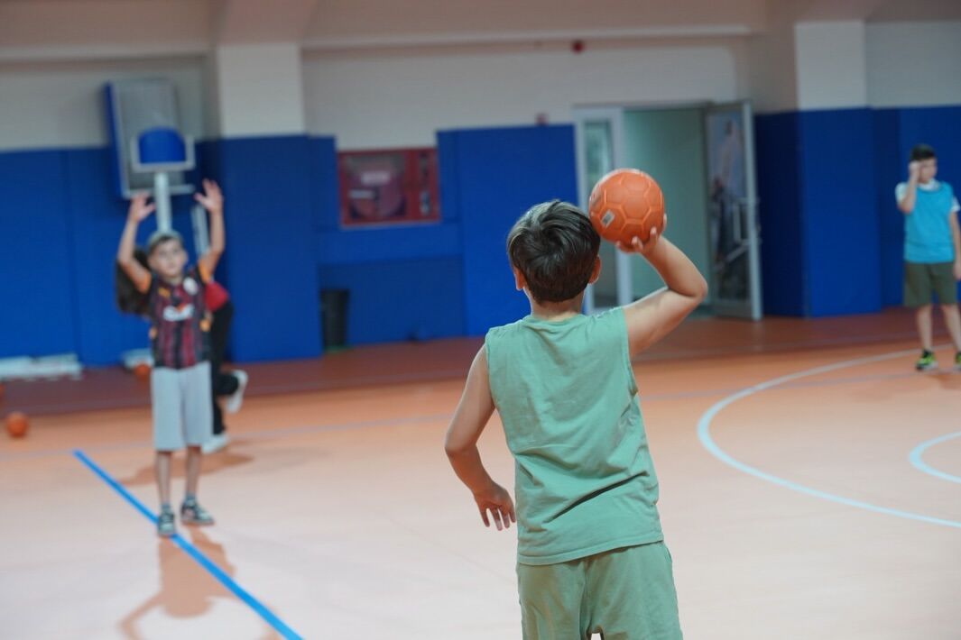 🤾 ♂️ Parkenin Hakimleri Yetişiyorgsb Yaz Spor Okulları Kapsamında Hentbol Branşımızda Antrenman (4)