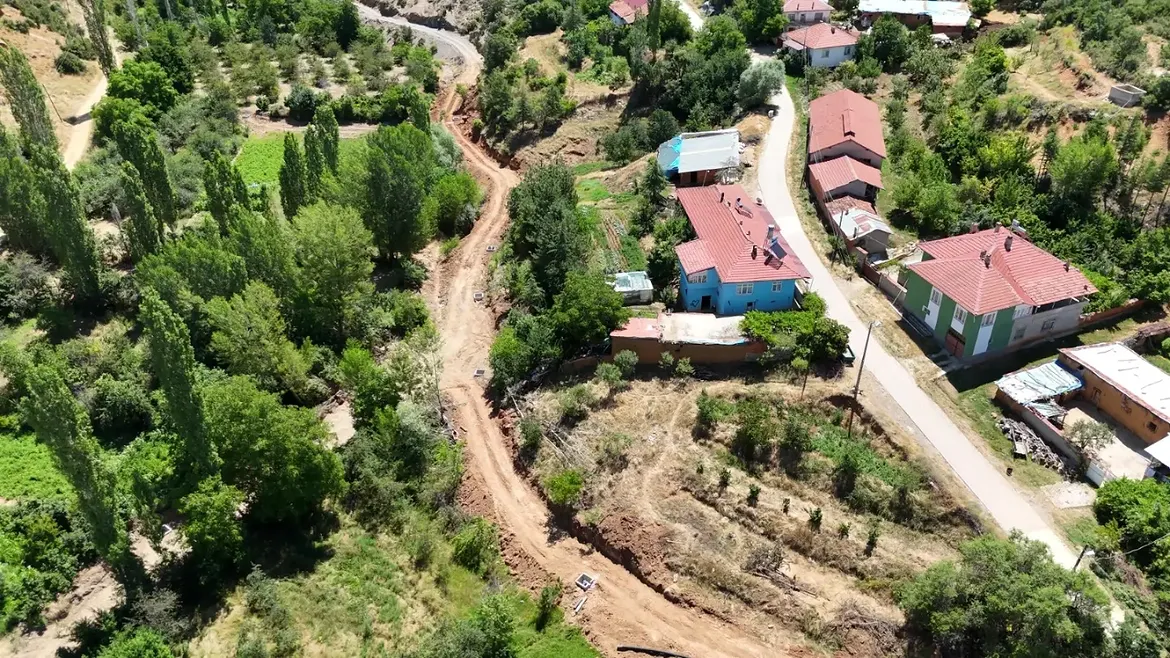Şarkikaraağaç Yukarıdinek Köyünde Kapalı Sistem Sulama Tesisi Çalışmaları Devam Ediyorisparta İ (1)