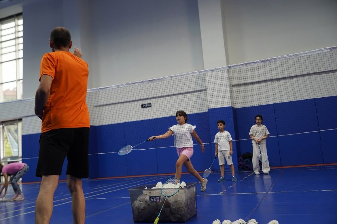 🏸 Tüy Toplar Uçuyor, Gençler Yetişiyor🔥Gsb Spor Okulları Badminton Branşında Eğitimlerimiz Tüm (2)