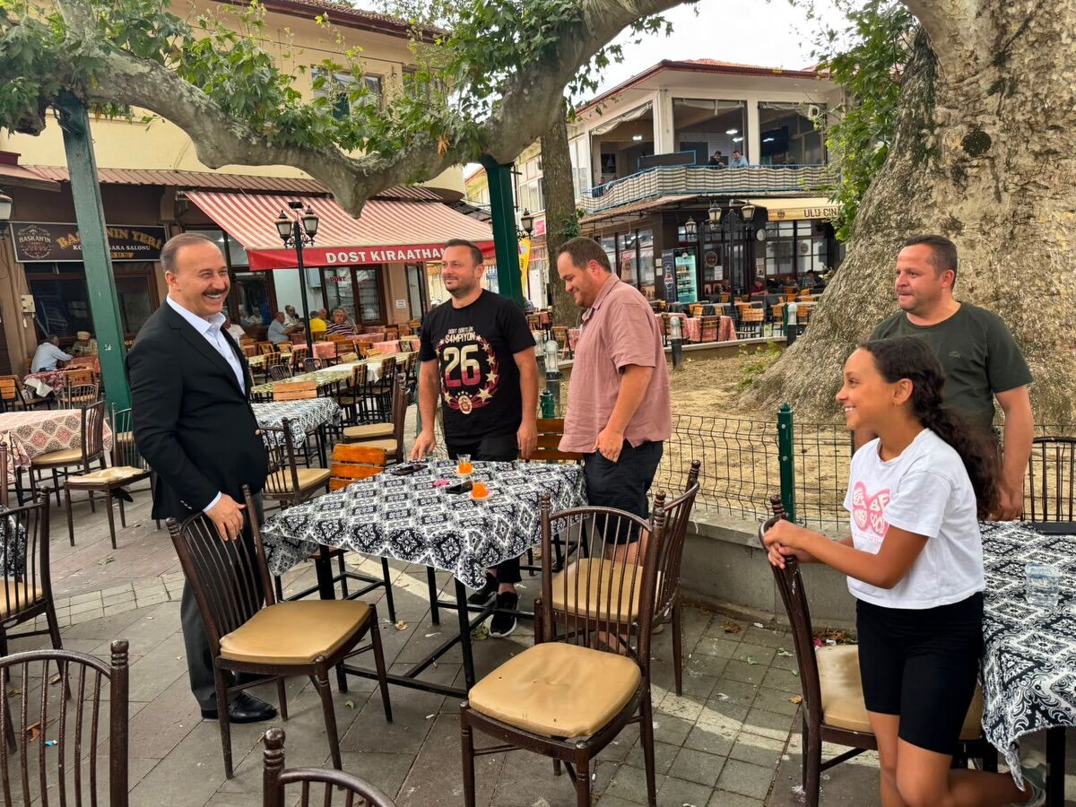 Yalvaç’ımızın Tarihi Çınaraltı’nda Çok Kıymetli Hemşehrilerimizle Bir Araya Gelerek Samimi Bir S (4)