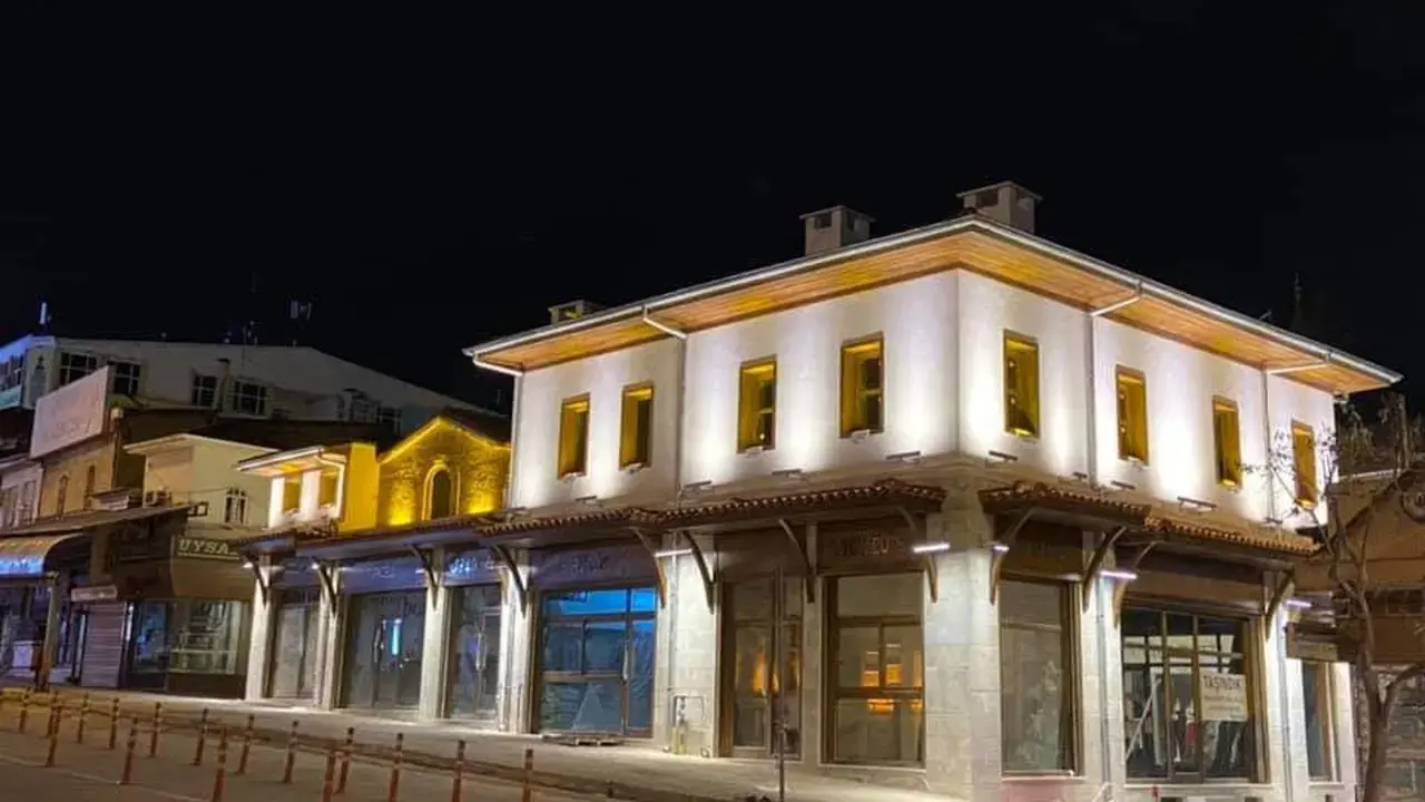 Icinde 110 Dukkan 60 Esnaf Bulunan 461 Yillik Tarihi Uzum Pazari Restore Ediliyor 1662819522 5301