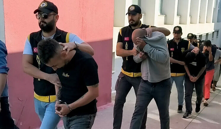 Sosyal Medyadan Tanıştı, Gittiği Evde Kabusu Yaşadı!