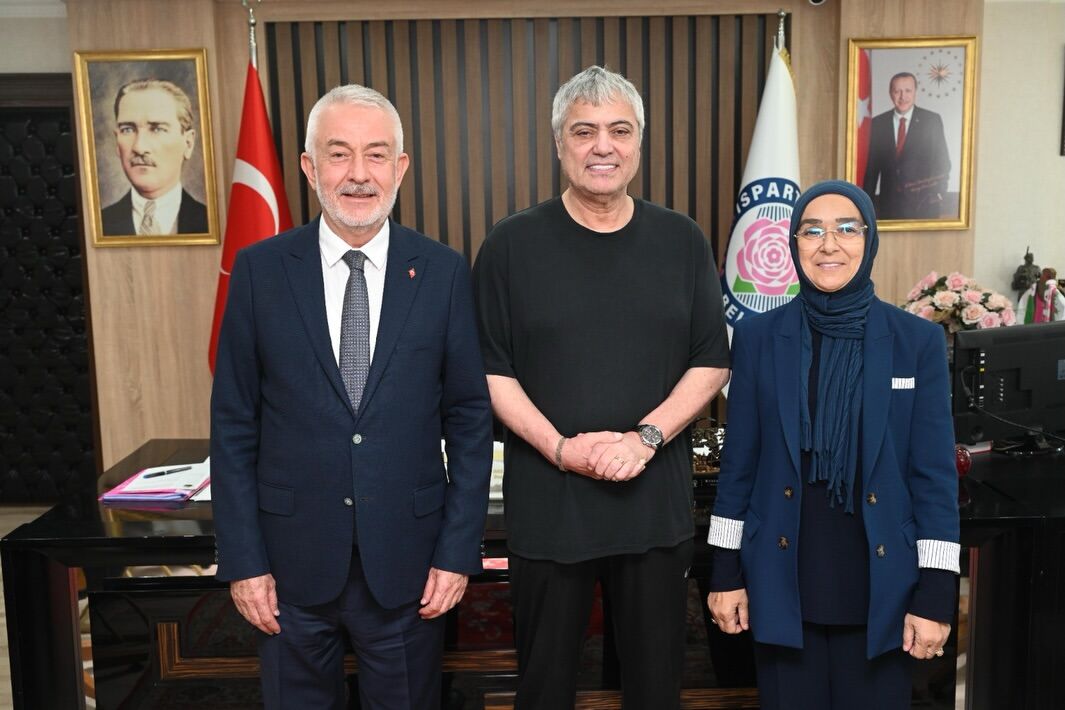 Türk Müziğinin Sevilen Ve Güçlü Yorumcularından Değerli Sanatçımız Cengiz Kurtoğlu’nu Isparta Be (2)