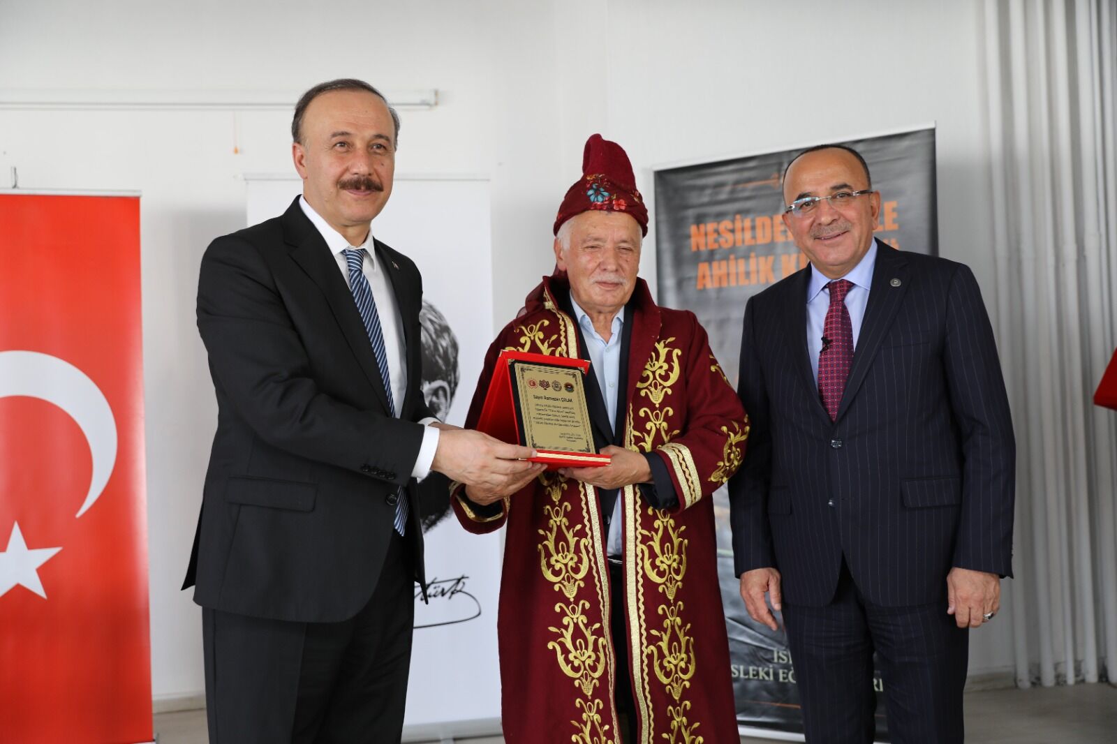 Yılın Ahisi 43 Yıllık Terzi Ustası Ramazan Çolak Oldu